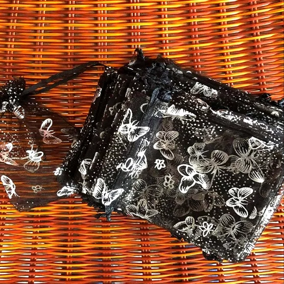 24 ct  3.5x4.5 "  Drawstring Organza bags - Picture 3 of 7